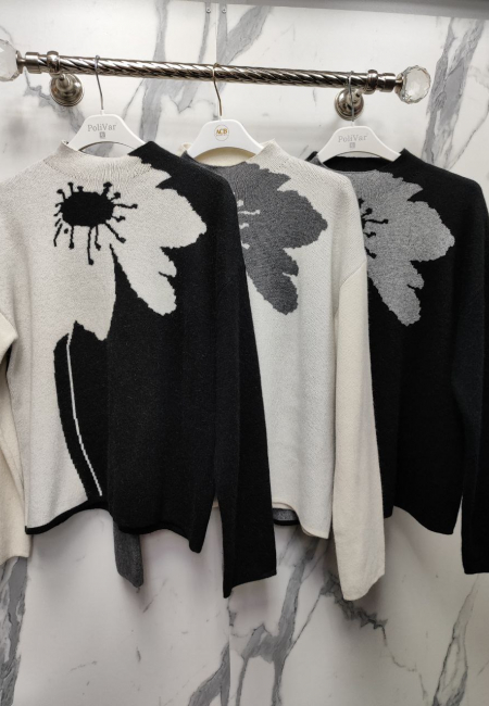 Свитер с цветком черный LND2023-43-3068