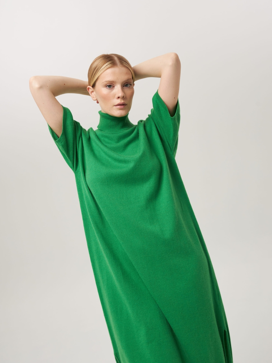 Платье-свитер с коротким рукавом зеленое L202302-3057