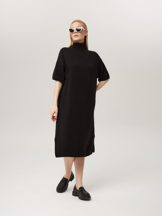 Платье-свитер с коротким рукавом черное L202302-3068