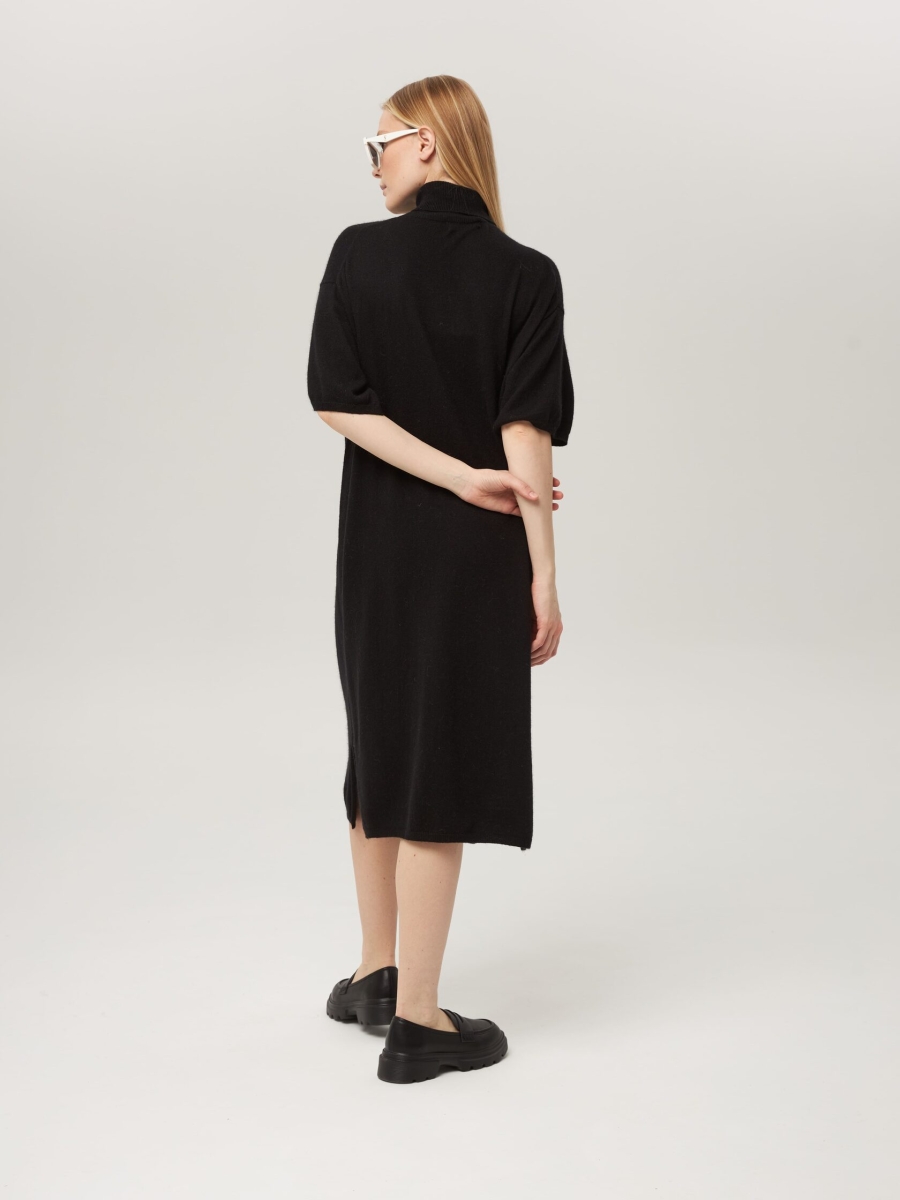 Платье-свитер с коротким рукавом черное L202302-3068