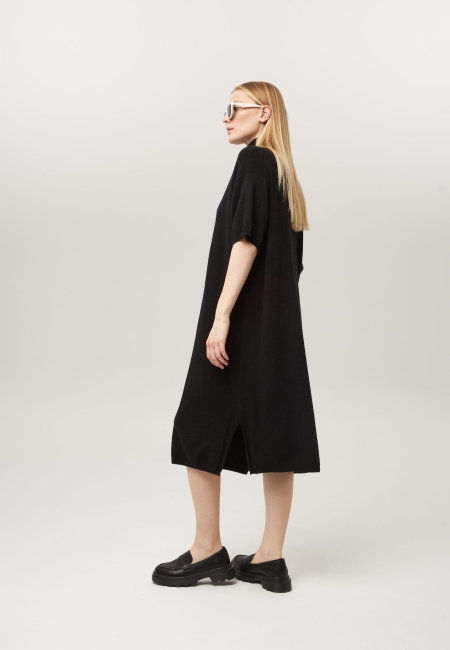 Платье-свитер с коротким рукавом черное L202302-3068