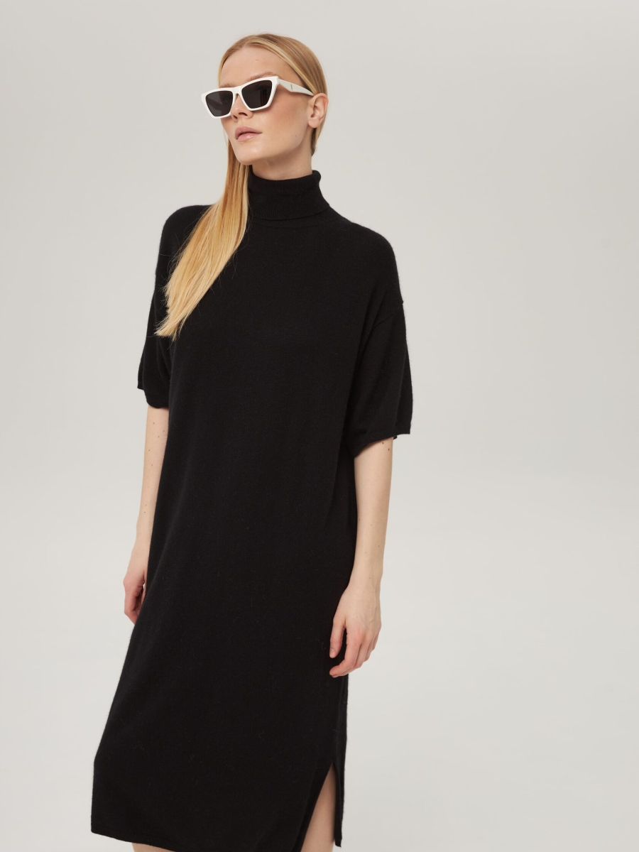 Платье-свитер с коротким рукавом черное L202302-3068