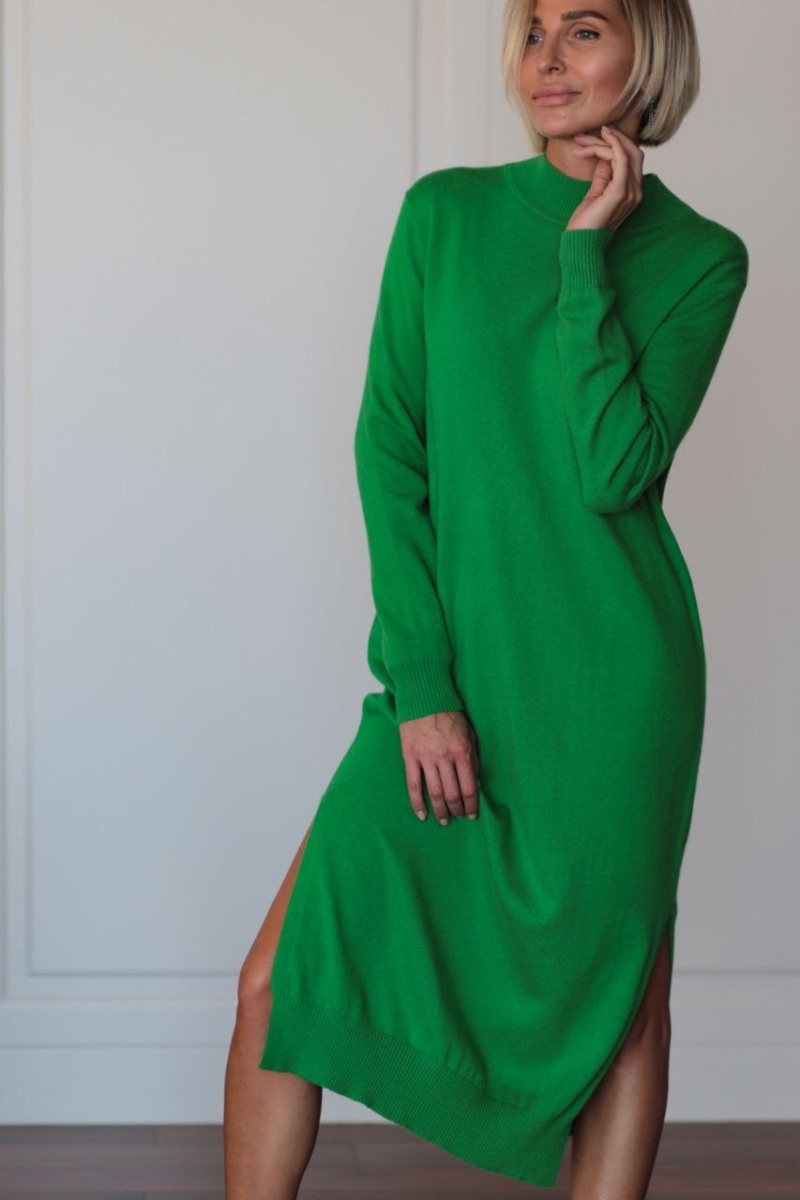 Платье с широким воротником и разрезом зеленое L202305A-3057