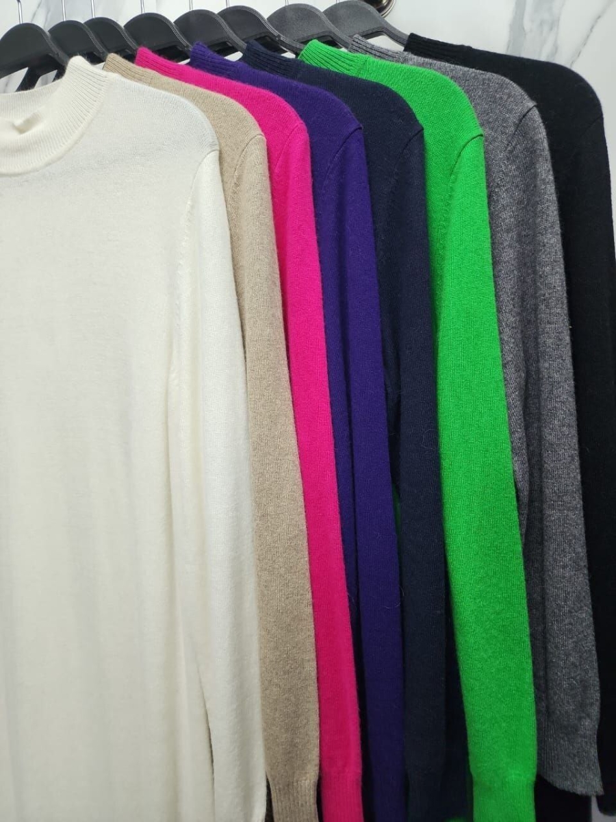 Платье с широким воротником и разрезом зеленое L202305A-3057