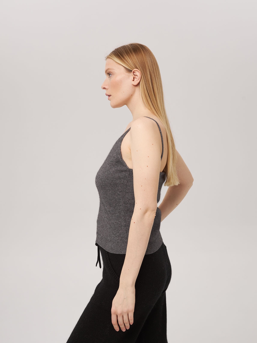 Топ из кашемира на тонких лямках графитовый L2023-100-3030