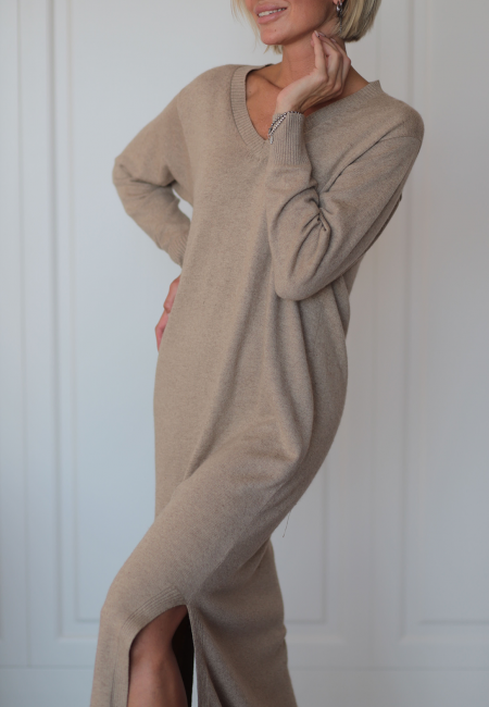 Платье из кашемира с V-образным вырезом бежевое L202302-3023