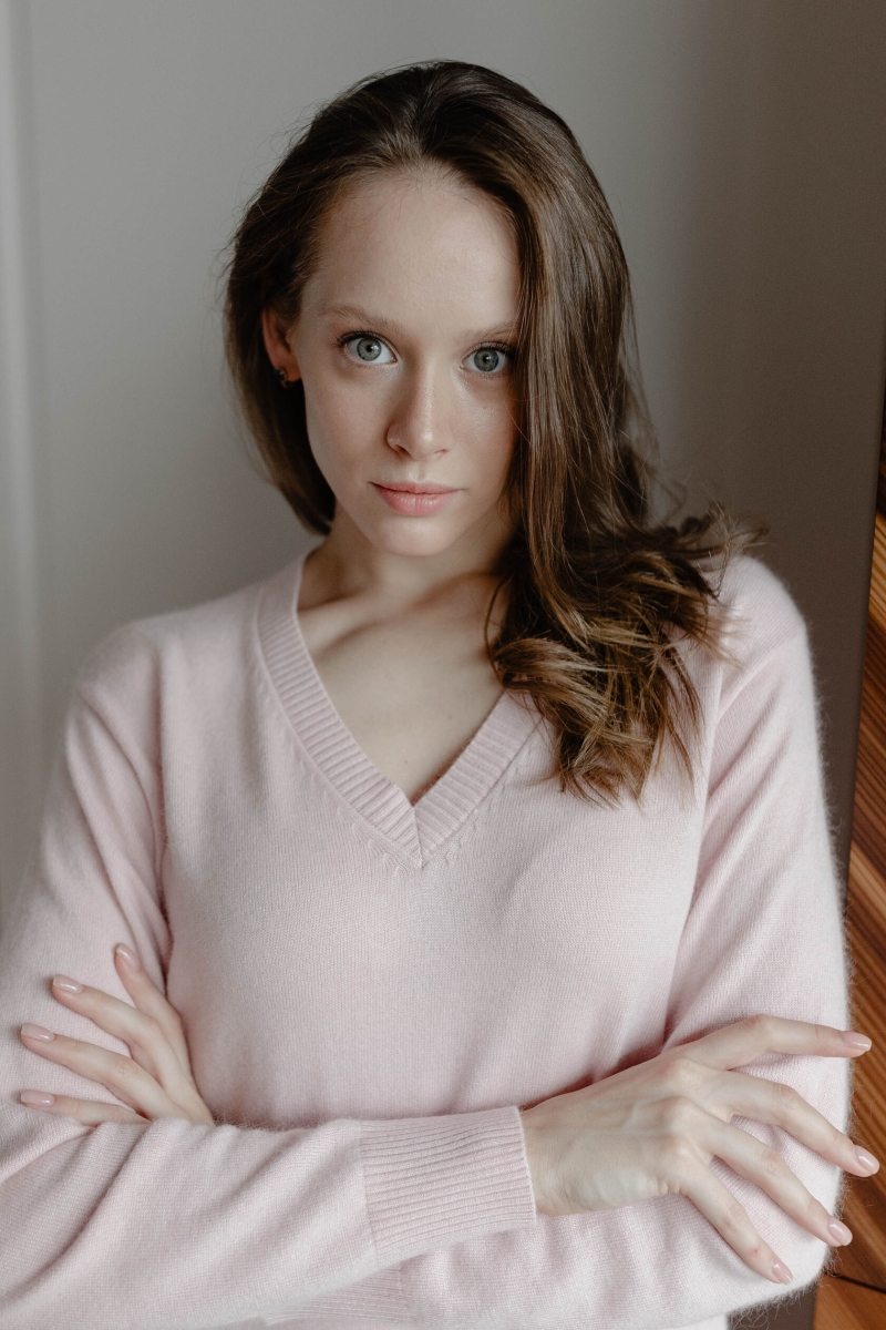 Платье из кашемира с V-образным вырезом бежевое L202302-3023