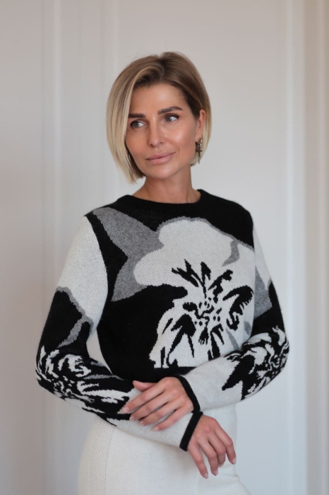 Джемпер из кашемира укороченный с цветком черный с белым L2023-78-3068/3080