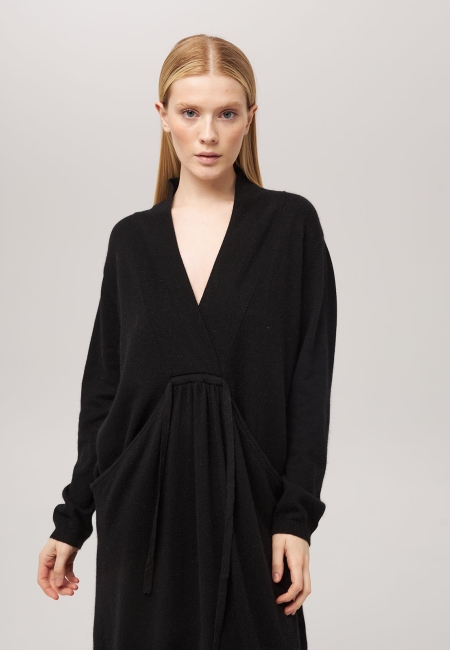 Платье из кашемира с V-образным вырезом черное LND2023-97-3068