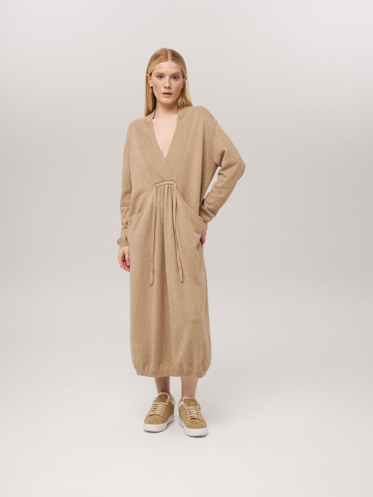 Платье из кашемира с V-образным вырезом бежевое LND2023-97-3023