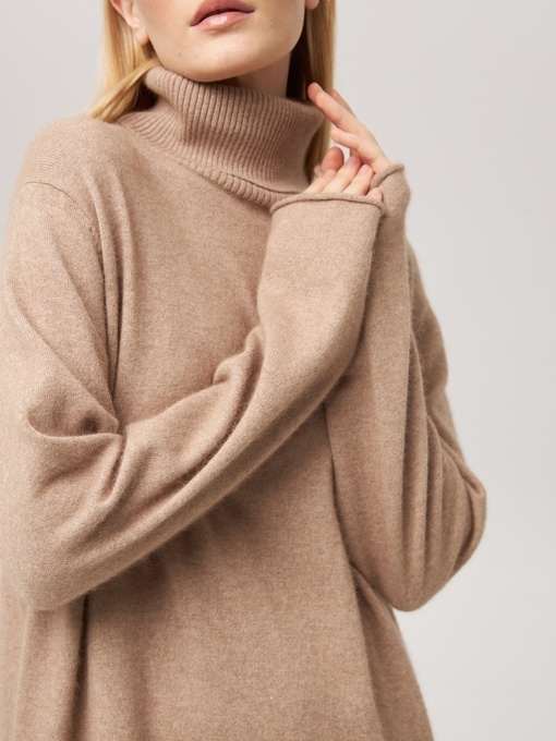 Платье из кашемира с высоким горлом бежевое L202309-3023