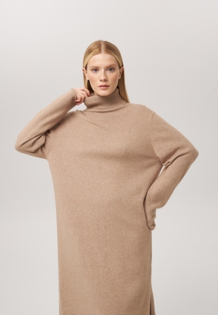 Платье из кашемира с высоким горлом бежевое L202309-3023