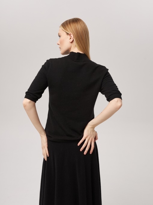 Джемпер с коротким рукавом и воротником черный L202308-3068