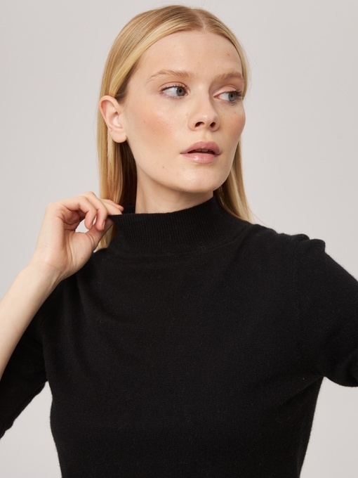 Джемпер с коротким рукавом и воротником черный L202308-3068