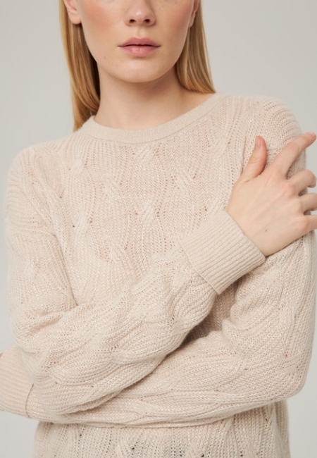 Джемпер с косами светло-бежевый P-007-3034