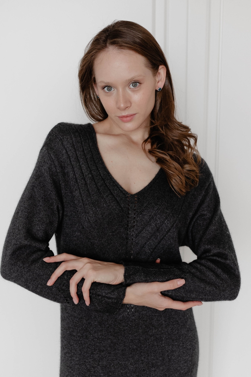 Платье из кашемира с V-образным вырезом темно-серое L202303-3030