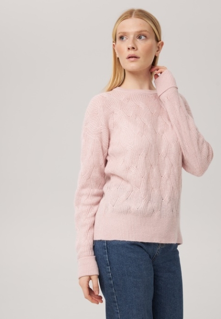 Джемпер с косами светло-розовый P-007-3039