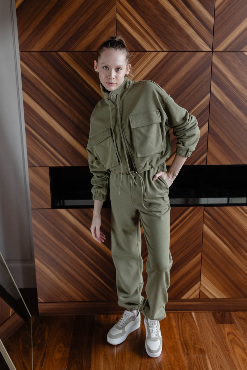 Костюм с карманами оливковый 6831-olive