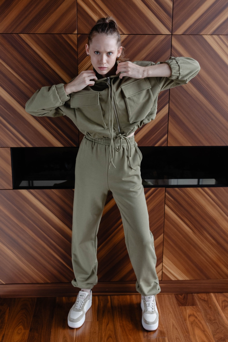 Костюм с карманами оливковый 6831-olive