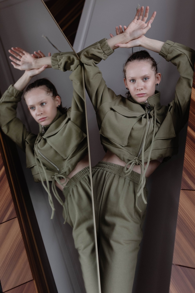 Костюм с карманами оливковый 6831-olive