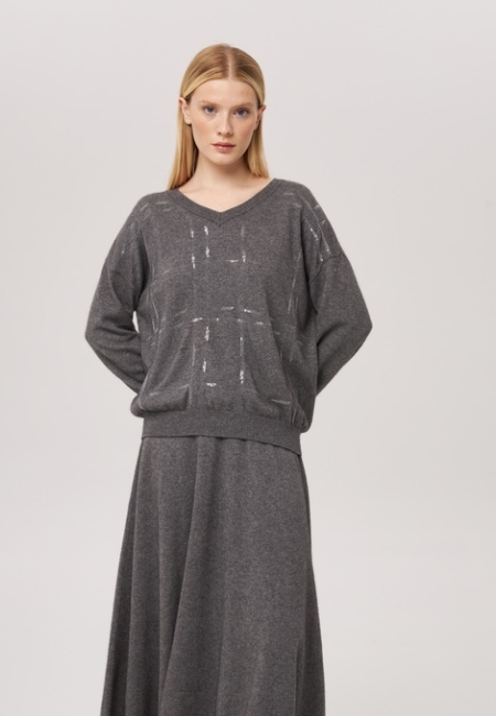 Джемпер с V-образным вырезом графитовый P-008-3030