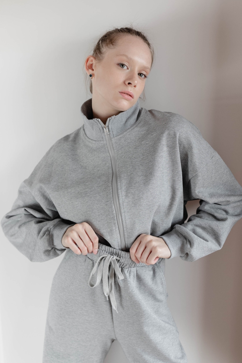 Костюм с укороченной кофтой серый 6828-gray