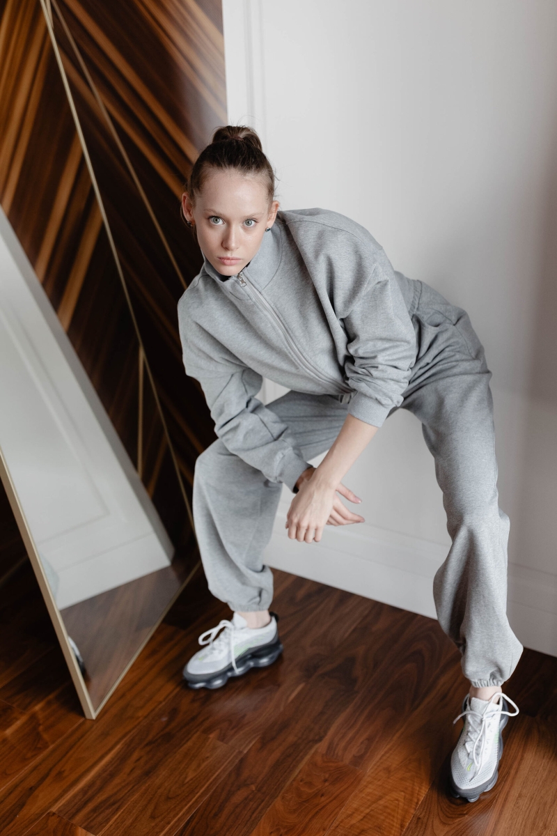 Костюм с укороченной кофтой серый 6828-gray