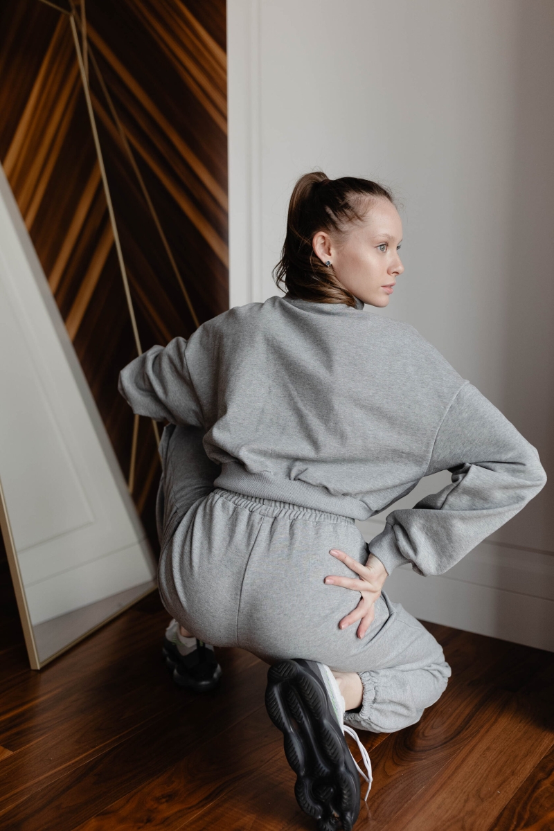 Костюм с укороченной кофтой серый 6828-gray