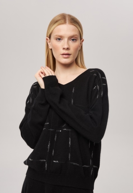 Джемпер с V-образным вырезом черный P-008-3068