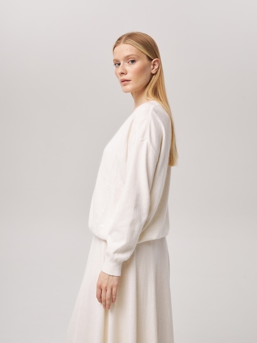 Джемпер с V-образным вырезом белый P-008-3080