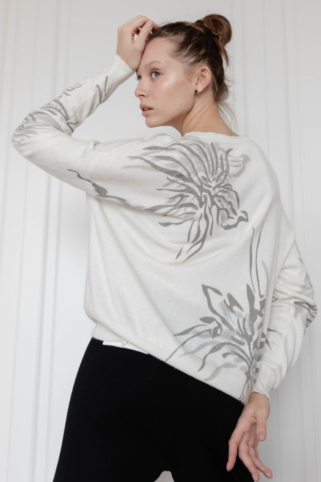 Джемпер с цветами белый LND2023-44-3080