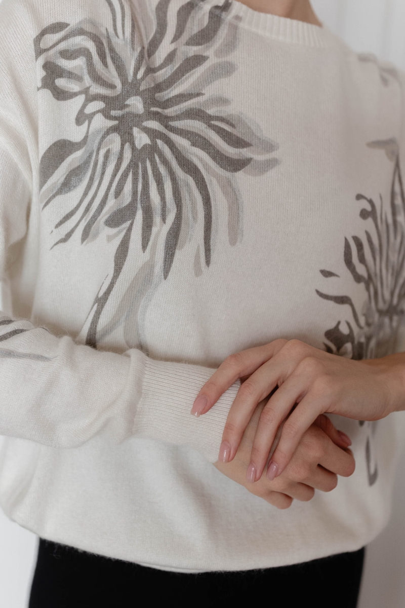 Джемпер с цветами белый LND2023-44-3080